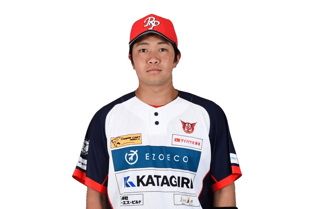背番号1の兼村　昂臣選手がユニフォーム姿で正面を向いている